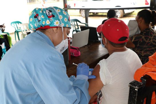 Cerro Matoso realiza jornada de vacunación contra COVID-19 en comunidades i: Cerro Matoso realiza jornada de vacunación contra covid 19