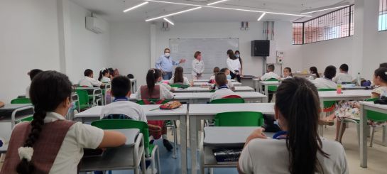 Primer día de clases en colegio Santo Ángel