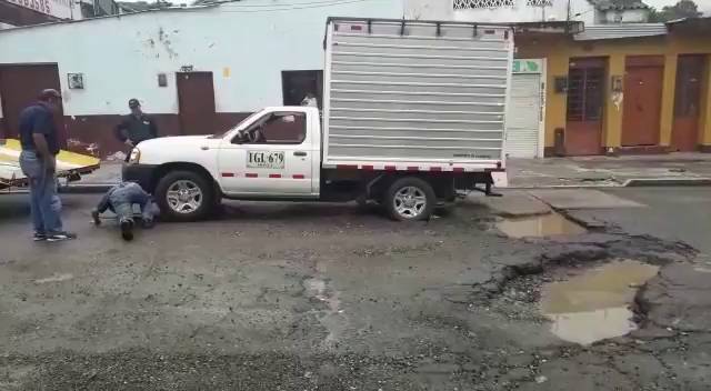 Huecos afectan salida de Ibagué - Caracol Radio