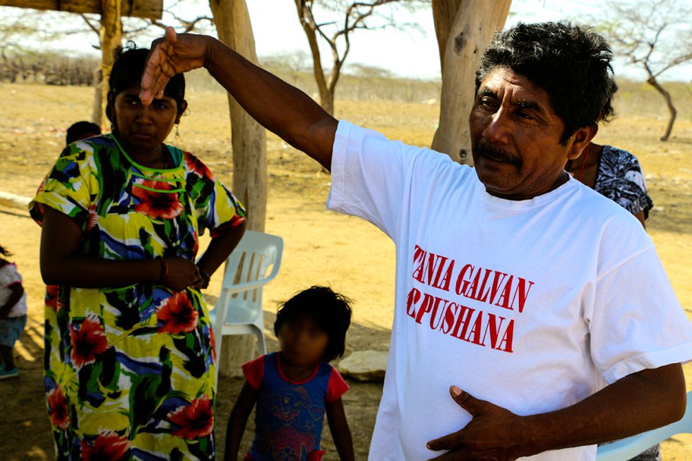 Padre de familia explica la situación actual de la ranchería. Padre de familia explica la situación actual de la ranchería.