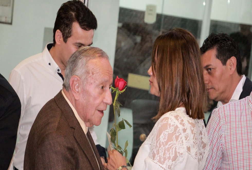 Dona Gabriel Muñoz López y Aleida Salcedo Dona Gabriel Muñoz López y Aleida Salcedo