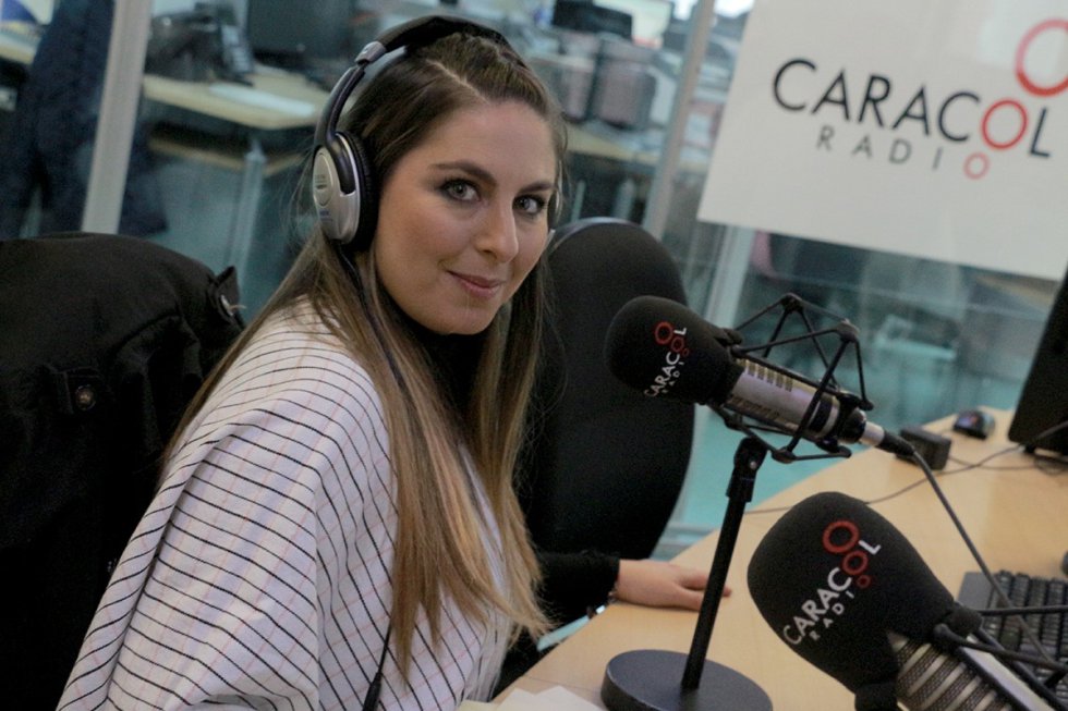 La ruana dio de qué hablar después de que Carlos Vives la usara "tipo bandeja" en su video homenaje a nuestros ciclistas “El orgullo de mi patria”. La ruana dio de qué hablar después de que Carlos Vives la usara "tipo bandeja" en su video homenaje a nuestros ciclistas “El orgullo de mi patria”.