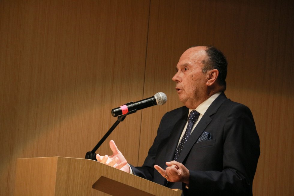 Hernán Peláez fue director del programa radial por más de 20 años. Hernán Peláez fue director del programa radial por más de 20 años.