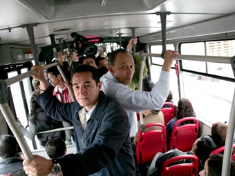 Los Borrachos Otra Incomodidad Mas Para Usuarios De Transmilenio Actualidad Caracol Radio