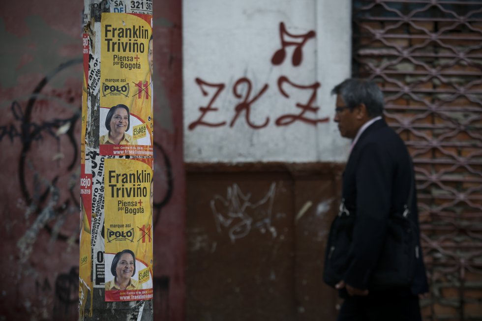 Luego de las campañas políticas previas a las elecciones de autoridades locales 2015, así quedaron las calles de la capital, con afiches, carteles y vallas publicitarias que reviven la jornada electoral. Luego de las campañas políticas previas a las elecciones de autoridades locales 2015, así quedaron las calles de la capital, con afiches, carteles y vallas publicitarias que reviven la jornada electoral.