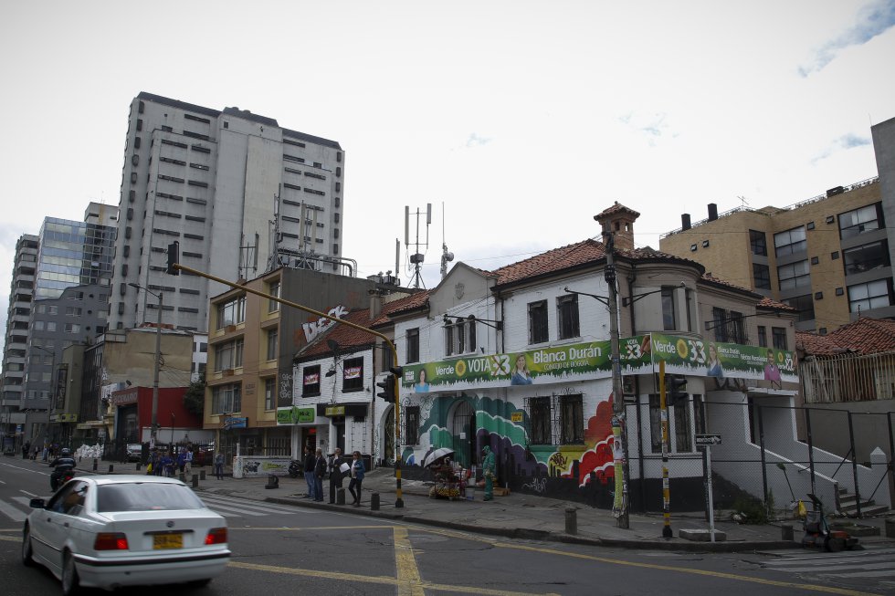 Luego de las campañas políticas previas a las elecciones de autoridades locales 2015, así quedaron las calles de la capital, con afiches, carteles y vallas publicitarias que reviven la jornada electoral. Luego de las campañas políticas previas a las elecciones de autoridades locales 2015, así quedaron las calles de la capital, con afiches, carteles y vallas publicitarias que reviven la jornada electoral.