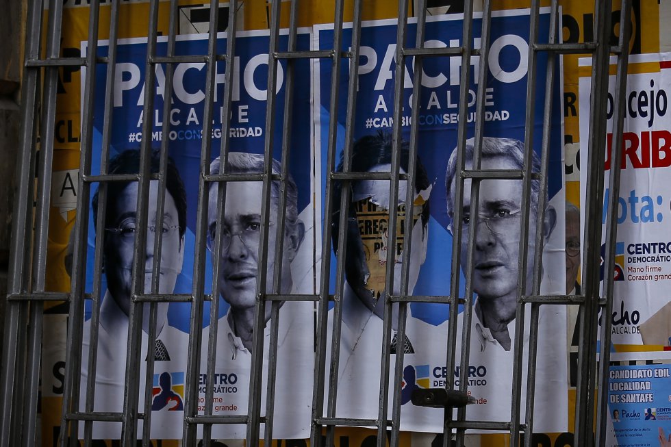 Luego de las campañas políticas previas a las elecciones de autoridades locales 2015, así quedaron las calles de la capital, con afiches, carteles y vallas publicitarias que reviven la jornada electoral. Luego de las campañas políticas previas a las elecciones de autoridades locales 2015, así quedaron las calles de la capital, con afiches, carteles y vallas publicitarias que reviven la jornada electoral.