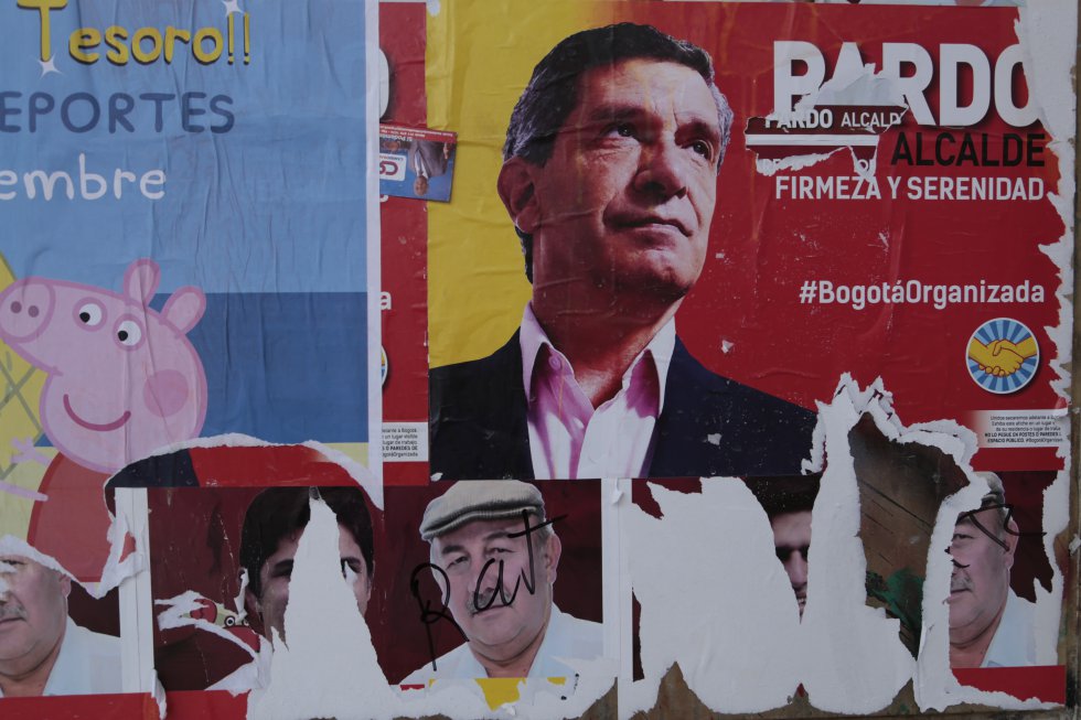 Luego de las campañas políticas previas a las elecciones de autoridades locales 2015, así quedaron las calles de la capital, con afiches, carteles y vallas publicitarias que reviven la jornada electoral. Luego de las campañas políticas previas a las elecciones de autoridades locales 2015, así quedaron las calles de la capital, con afiches, carteles y vallas publicitarias que reviven la jornada electoral.