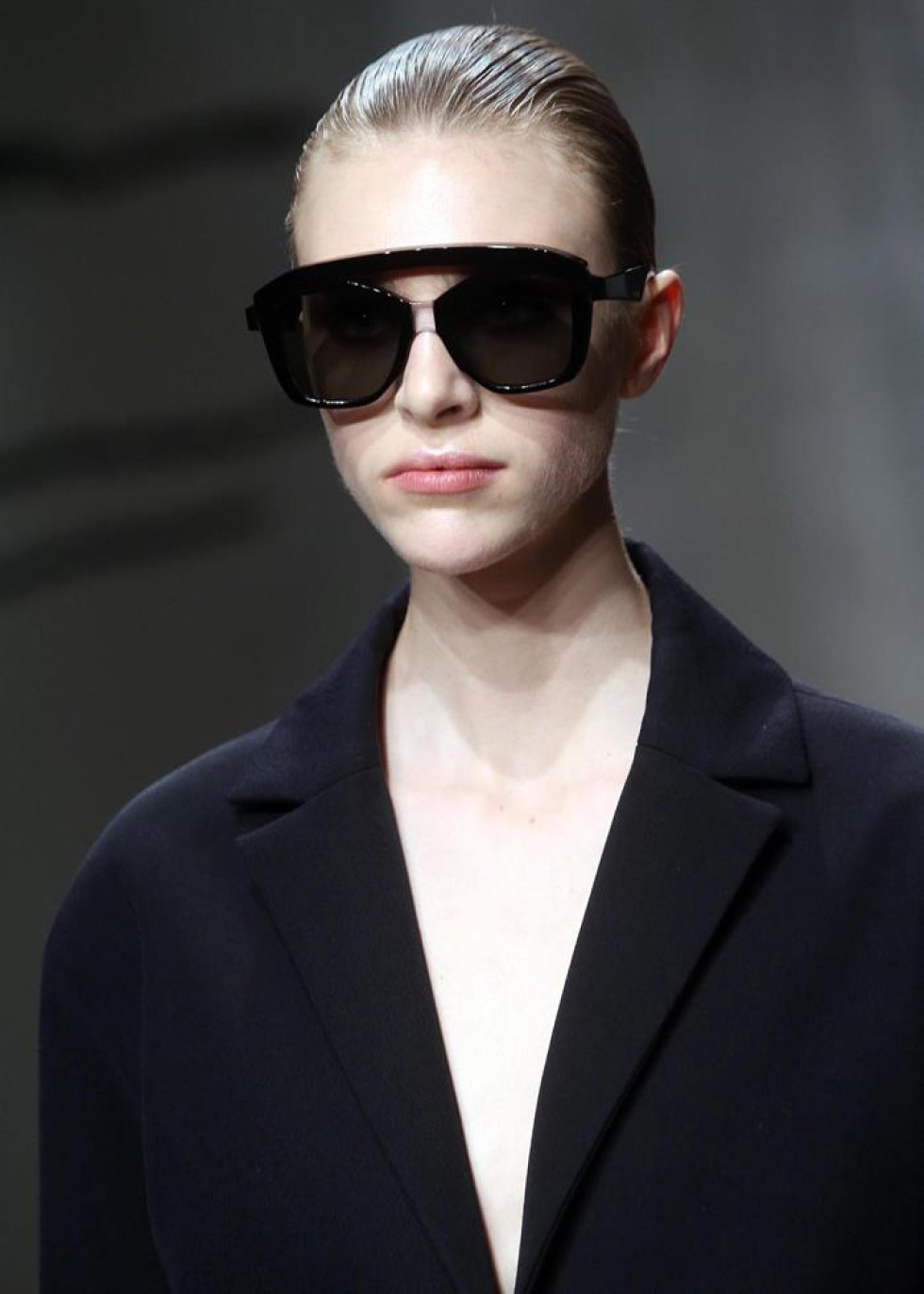 Una modelo presenta una creación de Jil Sander durante la Semana de la Moda de Milán. Una modelo presenta una creación de Jil Sander durante la Semana de la Moda de Milán.