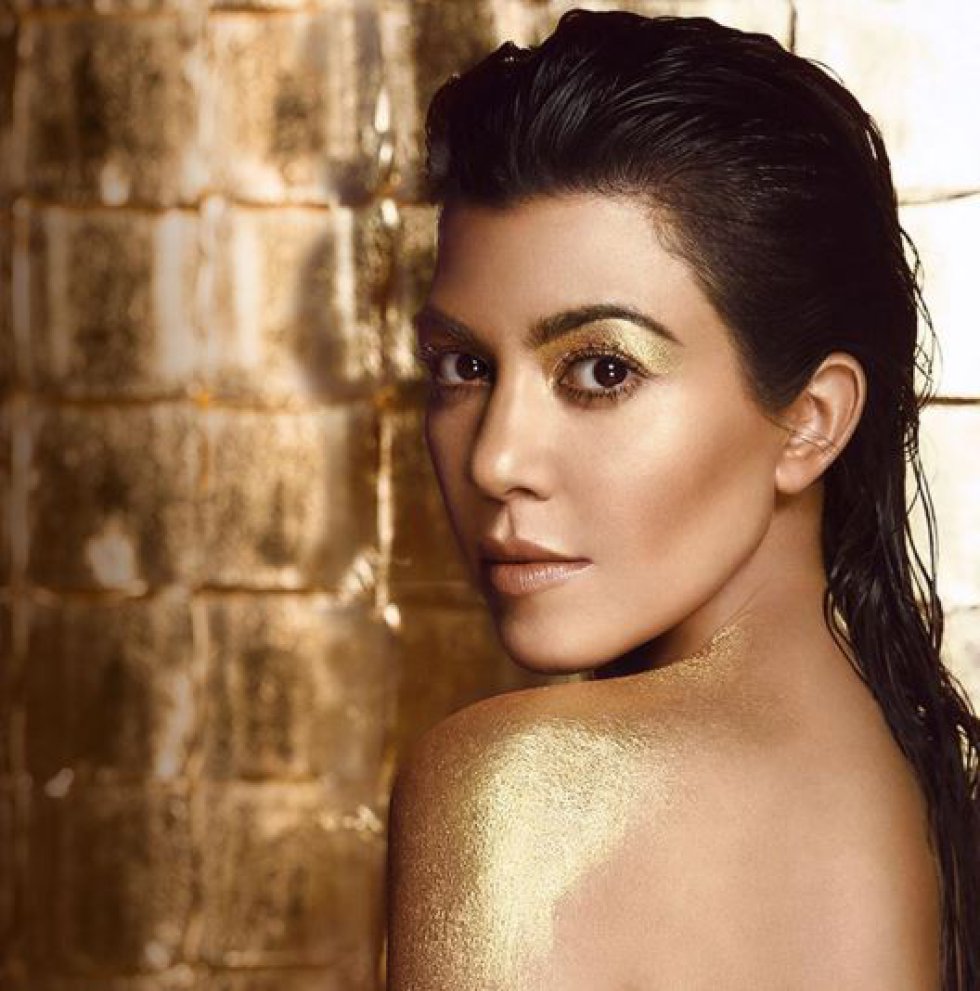 Kourtney Kardashian es modelo y empresaria estadounidense. Kourtney Kardashian es modelo y empresaria estadounidense.