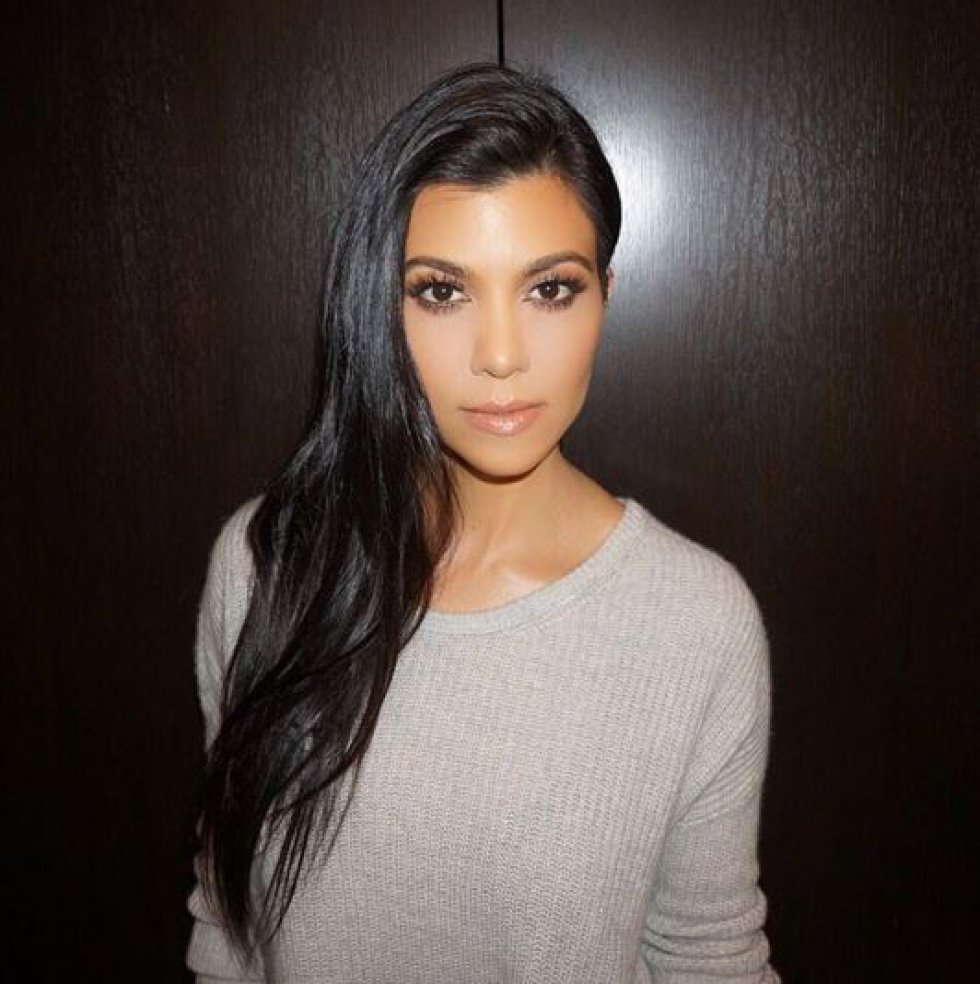 Kourtney Kardashian es modelo y empresaria estadounidense. Kourtney Kardashian es modelo y empresaria estadounidense.