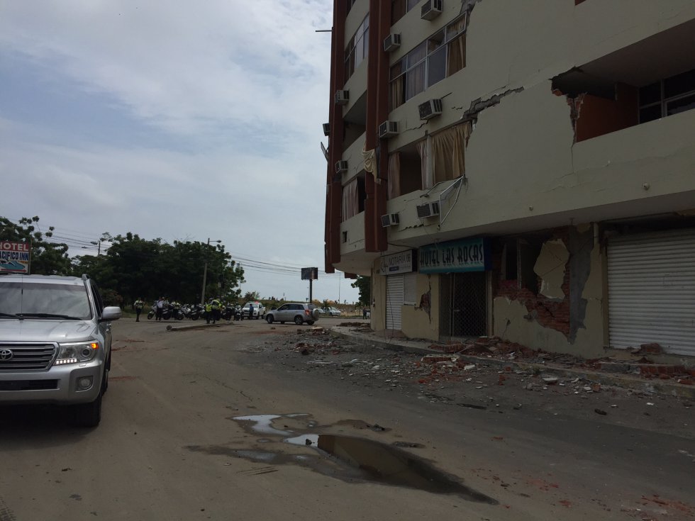 Imágenes desde Ecuador sobre el estado de una de las zonas más afectadas por el sismo que sacudió la zona pacifica de ese país. Imágenes desde Ecuador sobre el estado de una de las zonas más afectadas por el sismo que sacudió la zona pacifica de ese país.