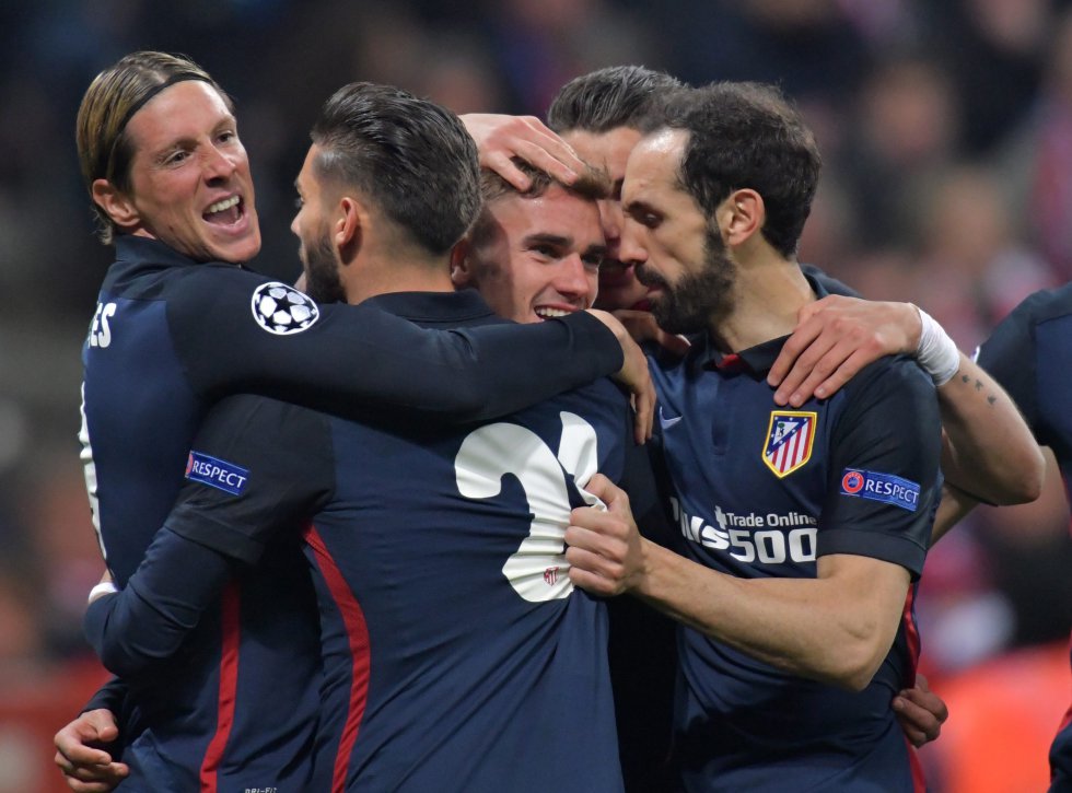 Jugadores del Atlético celebran a rabiar la anotación de Griezmann. Jugadores del Atlético celebran a rabiar la anotación de Griezmann.