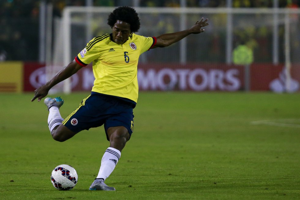 Carlos Sánchez, quibdoano de 30 años, volante central del Aston Villa, es uno de los mediocampistas preseleccionados para la Copa América. Carlos Sánchez, quibdoano de 30 años, volante central del Aston Villa, es uno de los mediocampistas preseleccionados para la Copa América.