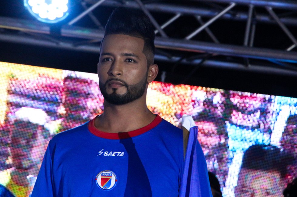 Con la llegada de la gran temporada deportiva que reúne la Copa América Centenario, Euro 2016 y los Juegos Olímpicos, Norberto Barber Shop presentó las propuestas en peinados y barbas para futbolistas. Con la llegada de la gran temporada deportiva que reúne la Copa América Centenario, Euro 2016 y los Juegos Olímpicos, Norberto Barber Shop presentó las propuestas en peinados y barbas para futbolistas.