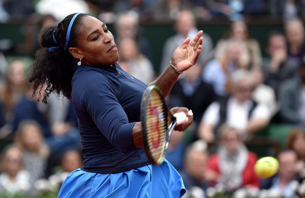 Serena Williams de los EE.UU. en la acción contra Garbine Muguruza de España durante su fósforo solo final de mujer en el francés Abre el torneo de tenis en Roland Garros en París, Francia, el 04 de junio de 2016. Serena Williams de los EE.UU. en la acción contra Garbine Muguruza de España durante su fósforo solo final de mujer en el francés Abre el torneo de tenis en Roland Garros en París, Francia, el 04 de junio de 2016.