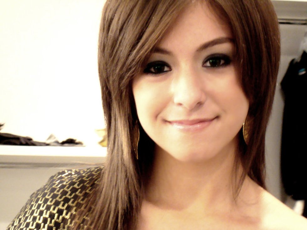 Interpretaba diversas versiones de canciones de artistas como Demi Lovato, Bruno Mars, Lady Gaga, Katy Perry, Jessie J, Rihanna, Selena Gomez, Taylor Swift, Christina Aguilera, Miley Cyrus, Justin Bieber, entre otros. Interpretaba diversas versiones de canciones de artistas como Demi Lovato, Bruno Mars, Lady Gaga, Katy Perry, Jessie J, Rihanna, Selena Gomez, Taylor Swift, Christina Aguilera, Miley Cyrus, Justin Bieber, entre otros.