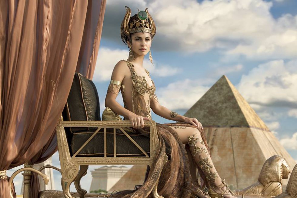 En la nueva novela, la madre de la protagonista, doña Hilda, quien es interpretada por Catherine Siachoque, quiere que Catalina no repita la historia de su hermana mayor. En la nueva novela, la madre de la protagonista, doña Hilda, quien es interpretada por Catherine Siachoque, quiere que Catalina no repita la historia de su hermana mayor.