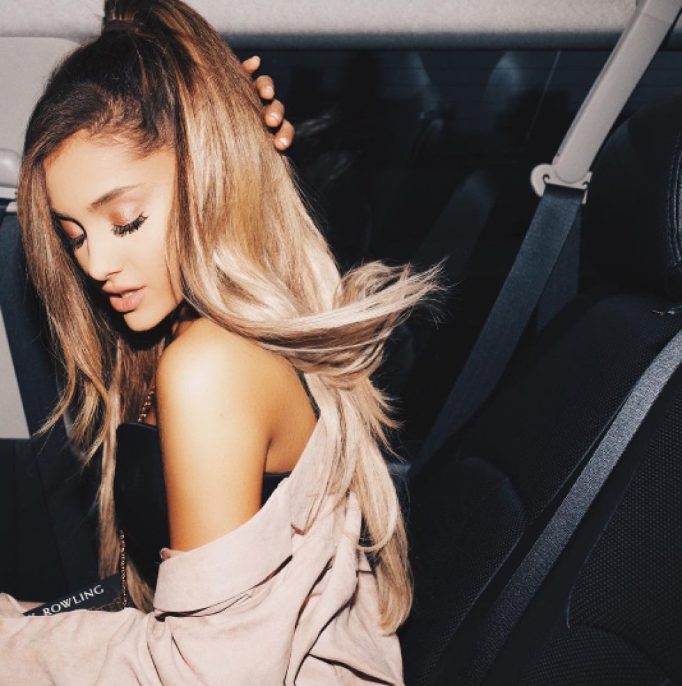 En la actualidad Ariana Grande es una celebridad que sorprende por su registro vocal, llegando imitar a Mariah Carey, Britney Spears, Witney Huston, Celine Dion, Christina Aguilera, Shakira, Katy Perry, entre otras. En la actualidad Ariana Grande es una celebridad que sorprende por su registro vocal, llegando imitar a Mariah Carey, Britney Spears, Witney Huston, Celine Dion, Christina Aguilera, Shakira, Katy Perry, entre otras.