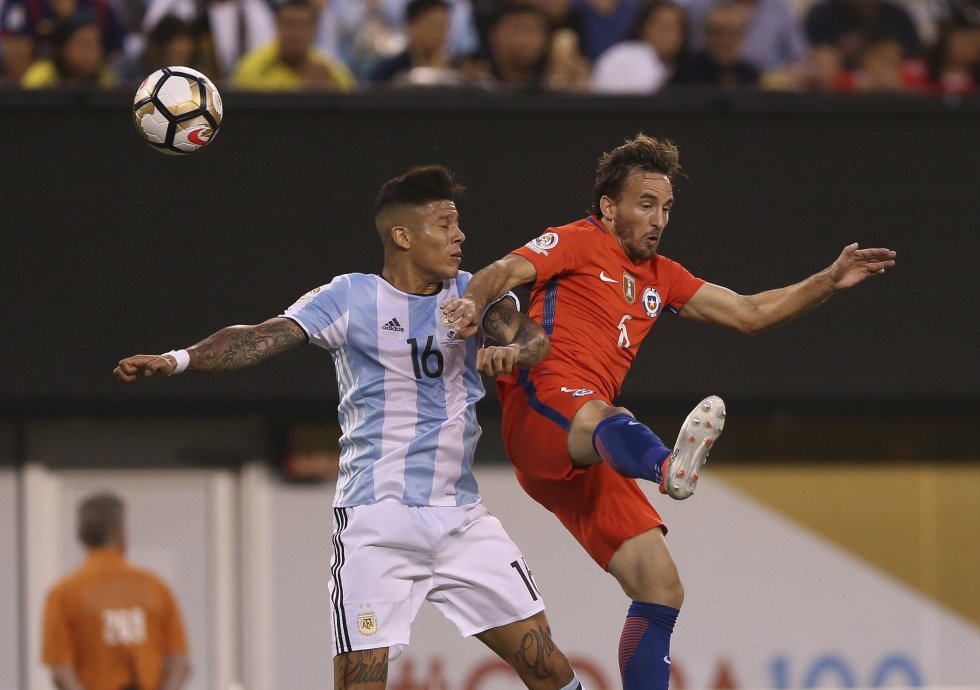 En el primer tiempo Argentina cometió siete faltas. En el primer tiempo Argentina cometió siete faltas.