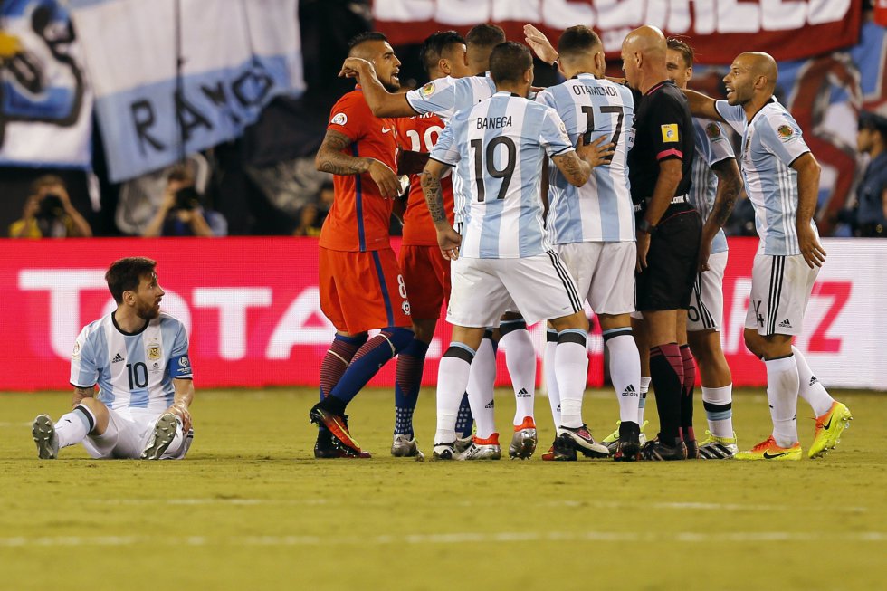 En total todo el partido hubo 36 faltas. En total todo el partido hubo 36 faltas.