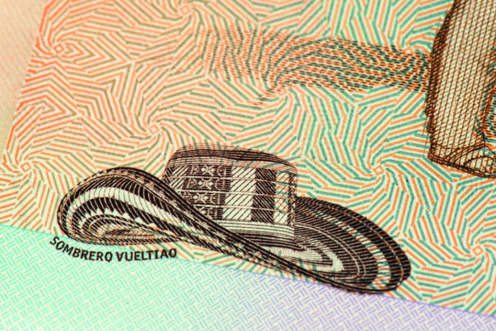 Uno de los elementos de la cultura colombiana que se resalta en este billete es el sombrero vueltiado. Uno de los elementos de la cultura colombiana que se resalta en este billete es el sombrero vueltiado.