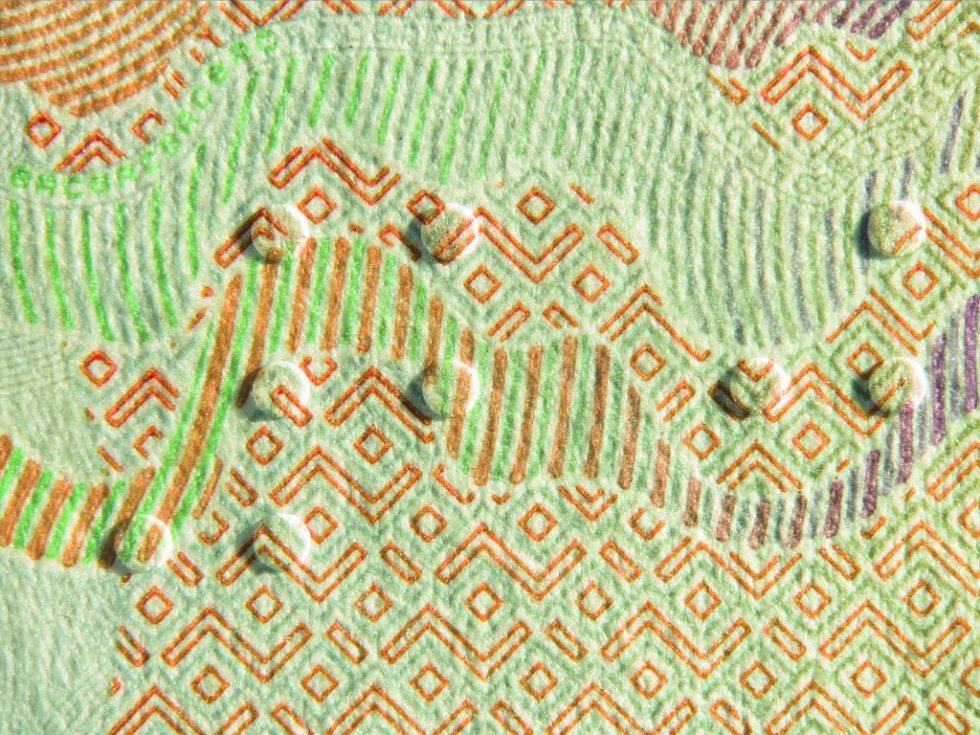 El billete es incluyente y al igual que algunos de los más recientes emitidos por el Banco, presenta un elemento de lectura braile para que las personas con discapacidad visual puedan identificarlo más facilmente. El billete es incluyente y al igual que algunos de los más recientes emitidos por el Banco, presenta un elemento de lectura braile para que las personas con discapacidad visual puedan identificarlo más facilmente.