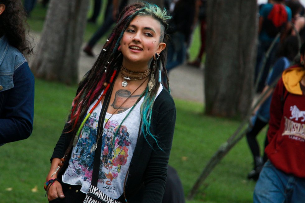 Metaleras, punkeras, extranjeras, con el pelo de todos los colores y varios estilos pero con un elemento común: el gusto por la música. Metaleras, punkeras, extranjeras, con el pelo de todos los colores y varios estilos pero con un elemento común: el gusto por la música.