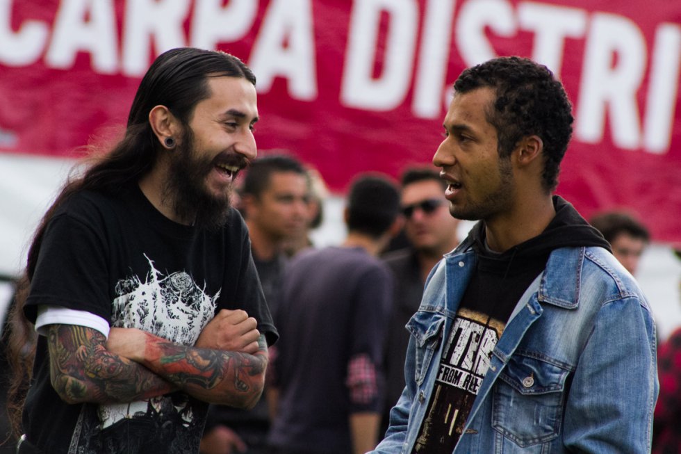 Aunque se diga que las mujeres son quienes más se preocupan por su aspecto, los hombres no se quedaron atrás y lucieron sus mejores atuendos y accesorios en el festival. Aunque se diga que las mujeres son quienes más se preocupan por su aspecto, los hombres no se quedaron atrás y lucieron sus mejores atuendos y accesorios en el festival.