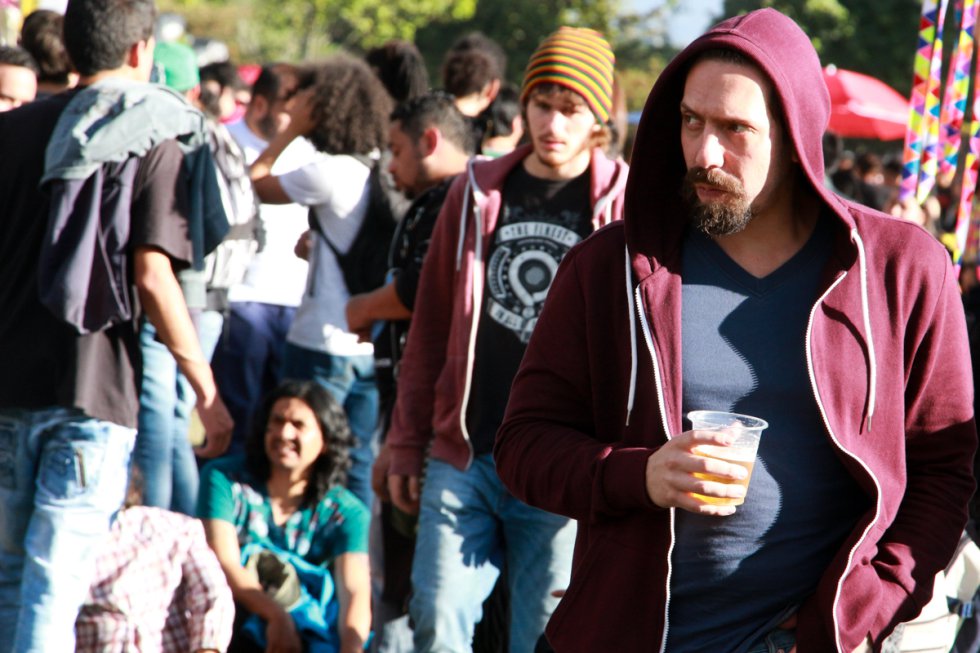 Aunque se diga que las mujeres son quienes más se preocupan por su aspecto, los hombres no se quedaron atrás y lucieron sus mejores atuendos y accesorios en el festival. Aunque se diga que las mujeres son quienes más se preocupan por su aspecto, los hombres no se quedaron atrás y lucieron sus mejores atuendos y accesorios en el festival.