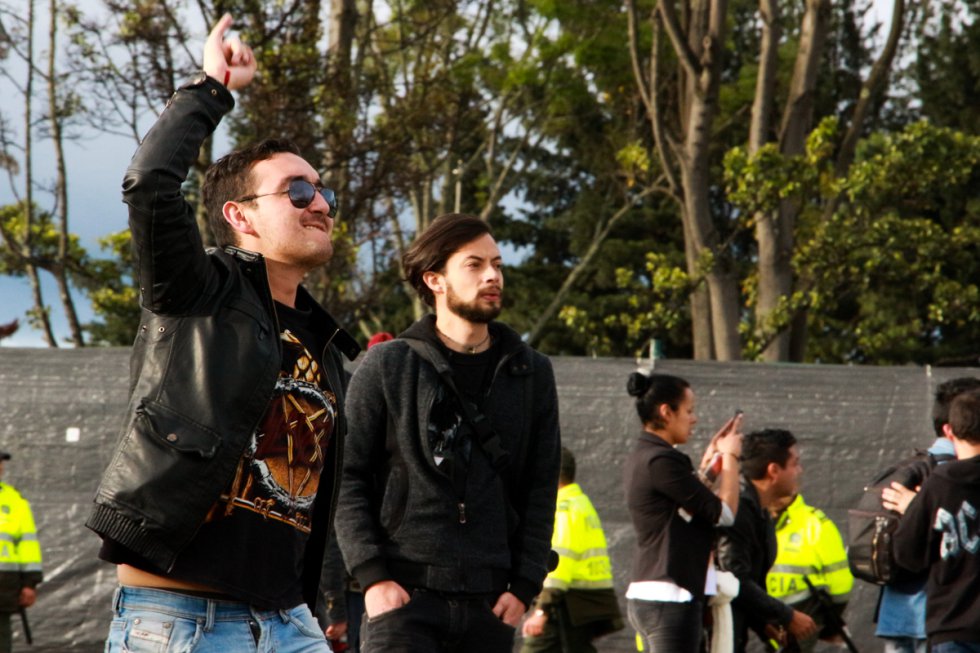 Aunque se diga que las mujeres son quienes más se preocupan por su aspecto, los hombres no se quedaron atrás y lucieron sus mejores atuendos y accesorios en el festival. Aunque se diga que las mujeres son quienes más se preocupan por su aspecto, los hombres no se quedaron atrás y lucieron sus mejores atuendos y accesorios en el festival.