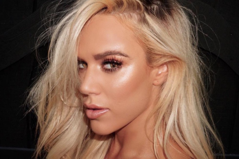 La afición que presenció la lucha dio buenas críticas para la popular diva en las redes sociales, destacando la seguridad en sí misma, belleza y manejo del cuadrilátero. La afición que presenció la lucha dio buenas críticas para la popular diva en las redes sociales, destacando la seguridad en sí misma, belleza y manejo del cuadrilátero.
