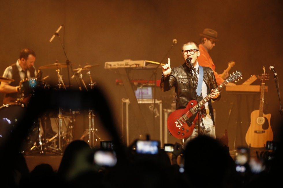 Carter fue una de las figuras más reconocidas y populares de Backstreet Boys, con una interesante carrera como solista en los últimos 15 años, por lo que en el escenario del Teatro Ecci El Dorado, en el centro de la Capital del país. Carter fue una de las figuras más reconocidas y populares de Backstreet Boys, con una interesante carrera como solista en los últimos 15 años, por lo que en el escenario del Teatro Ecci El Dorado, en el centro de la Capital del país.