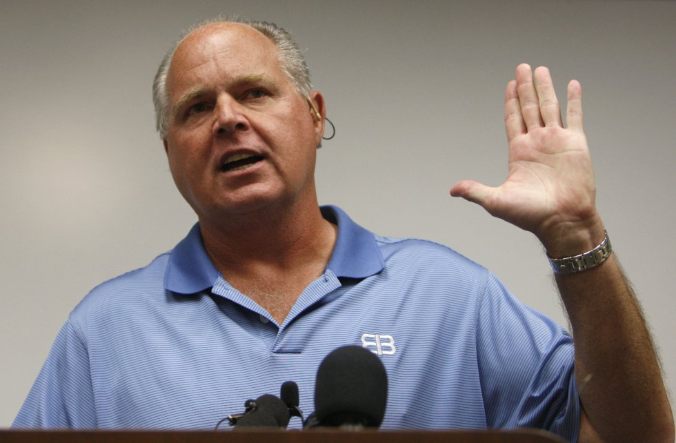 Rush Limbaugh se ha ganado el respeto de los estadounidenses por sus comentarios políticos en radio. Su nombre lo ha llevado a obtener 79 millones de dólares como ganancia en 2016. Rush Limbaugh se ha ganado el respeto de los estadounidenses por sus comentarios políticos en radio. Su nombre lo ha llevado a obtener 79 millones de dólares como ganancia en 2016.