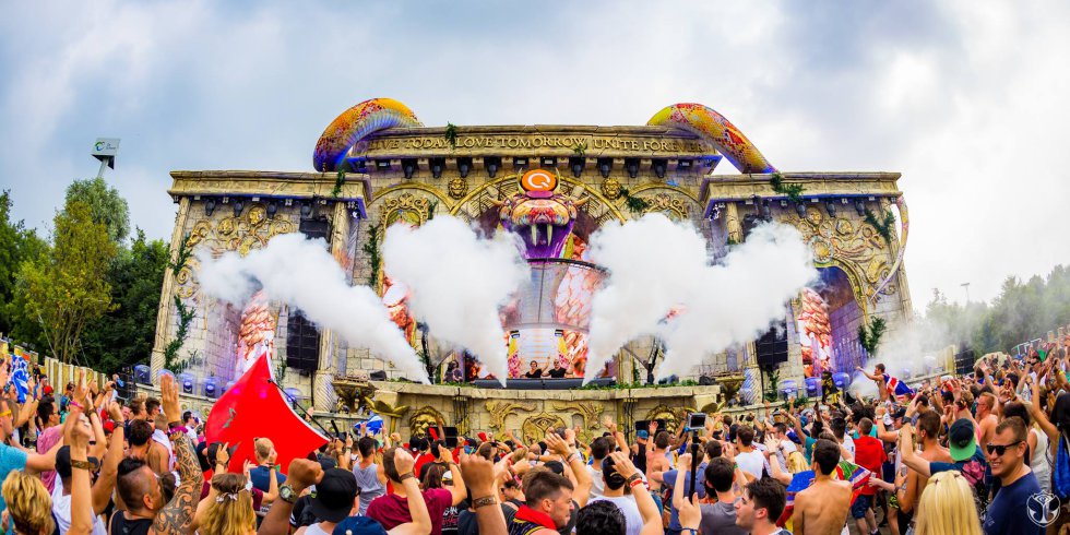 Cerca de 190 mil personas reunió el festival durante su primer día. Cerca de 190 mil personas reunió el festival durante su primer día.