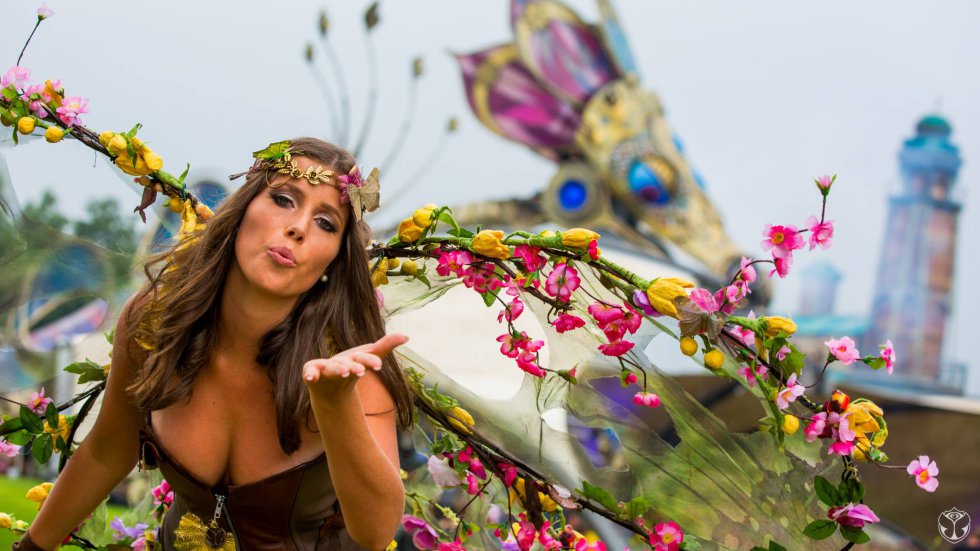 Los mejores Dj's se montan en un mismo escenario durante 3 días. David Guetta, Armin Van Buuren y Tiësto serán algunos de los artista del festival. Los mejores Dj's se montan en un mismo escenario durante 3 días. David Guetta, Armin Van Buuren y Tiësto serán algunos de los artista del festival.
