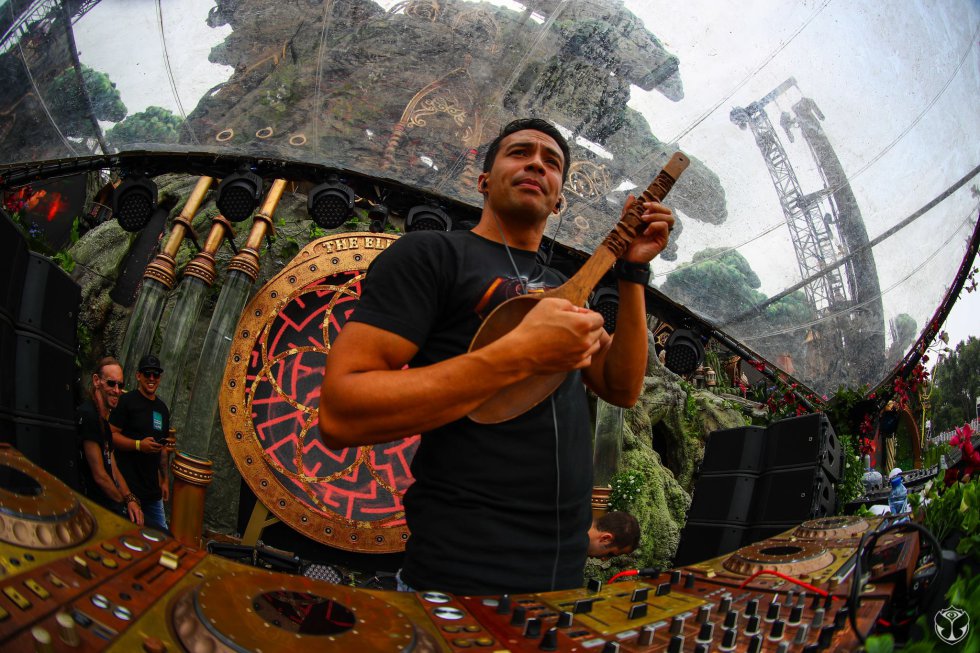 Los mejores Dj's se montan en un mismo escenario durante 3 días. David Guetta, Armin Van Buuren y Tiësto serán algunos de los artista del festival. Los mejores Dj's se montan en un mismo escenario durante 3 días. David Guetta, Armin Van Buuren y Tiësto serán algunos de los artista del festival.