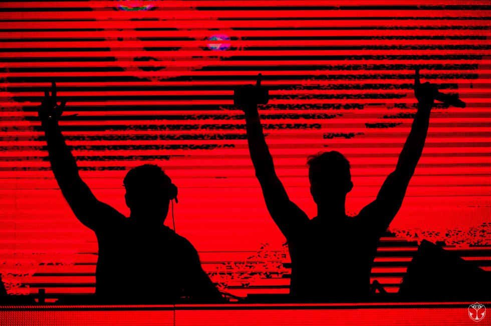 Los mejores Dj's se montan en un mismo escenario durante 3 días. David Guetta, Armin Van Buuren y Tiësto serán algunos de los artista del festival. Los mejores Dj's se montan en un mismo escenario durante 3 días. David Guetta, Armin Van Buuren y Tiësto serán algunos de los artista del festival.