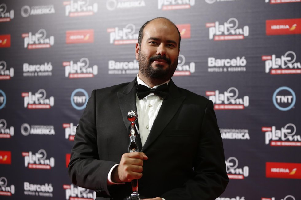 Alejado de todo triunfalismo o de sentirse más que los demás, Ciro Guerra había dicho antes de la premiación que iban con la intención de disfrutar del evento. "Pensar que vas a ganar es lo que no debes hacer porque te pones nervioso", dijo a la agencia EFE sin saber que se llevaría entre manos el trofeo a mejor director. Alejado de todo triunfalismo o de sentirse más que los demás, Ciro Guerra había dicho antes de la premiación que iban con la intención de disfrutar del evento. "Pensar que vas a ganar es lo que no debes hacer porque te pones nervioso", dijo a la agencia EFE sin saber que se llevaría entre manos el trofeo a mejor director.