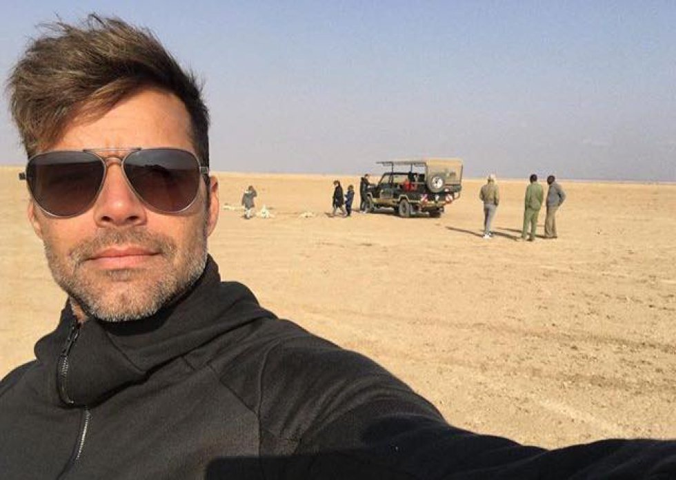 El cantante se encuentra estos días en Kenia realizando un safari por el parque nacional de Amboseli junto a su novio, Jwan Yosef, y sus gemelos Matteo y Valentino. El cantante se encuentra estos días en Kenia realizando un safari por el parque nacional de Amboseli junto a su novio, Jwan Yosef, y sus gemelos Matteo y Valentino.