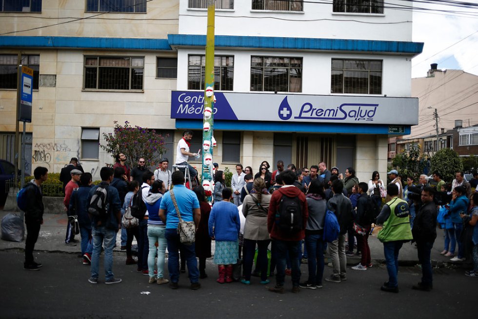 El asesinato ocurrió cuando iba camino a su trabajo en la emisora Radionet donde unos sicarios lo mataron en Bogotá, convirtiendo este suceso como uno de los más dolorosos de la historia colombiana. El asesinato ocurrió cuando iba camino a su trabajo en la emisora Radionet donde unos sicarios lo mataron en Bogotá, convirtiendo este suceso como uno de los más dolorosos de la historia colombiana.