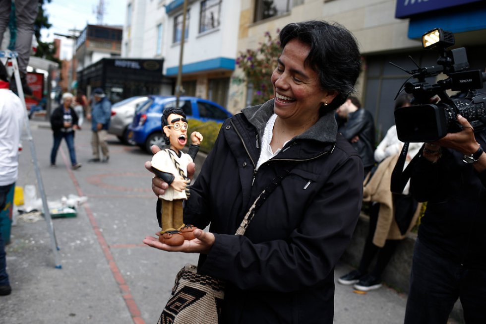 El asesinato ocurrió cuando iba camino a su trabajo en la emisora Radionet donde unos sicarios lo mataron en Bogotá, convirtiendo este suceso como uno de los más dolorosos de la historia colombiana. El asesinato ocurrió cuando iba camino a su trabajo en la emisora Radionet donde unos sicarios lo mataron en Bogotá, convirtiendo este suceso como uno de los más dolorosos de la historia colombiana.
