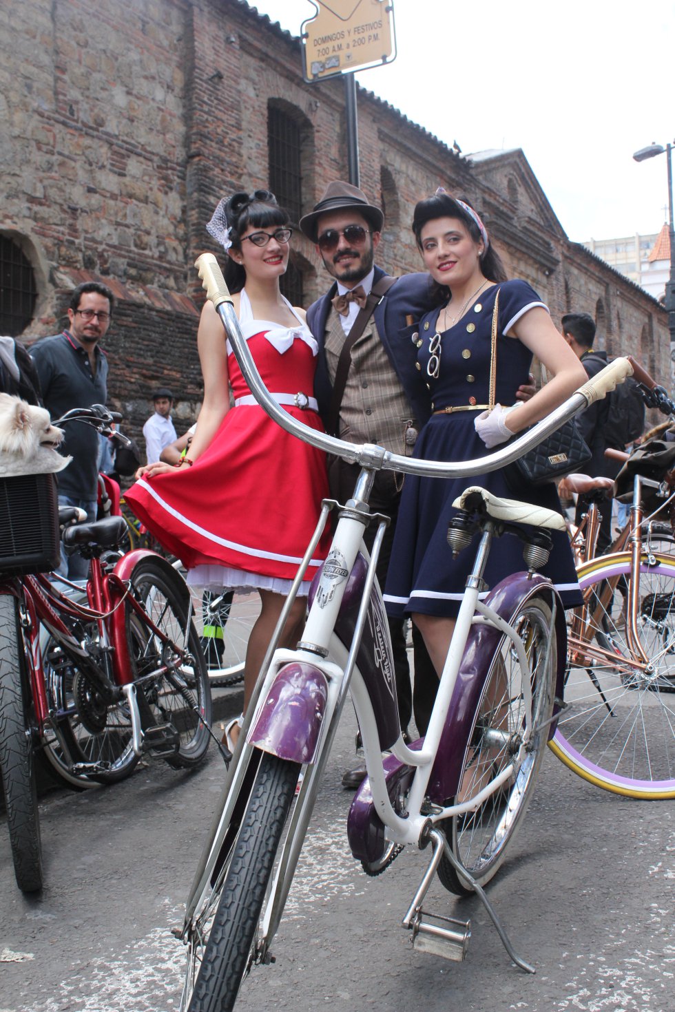 Se celebra el día que conmemora la cultura ‘cachaca’, todos los bogotanos salen en bicicleta orgullosamente. Se celebra el día que conmemora la cultura ‘cachaca’, todos los bogotanos salen en bicicleta orgullosamente.