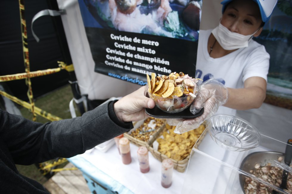 Ceviches, aborrajados de pescado, cocadas, cazuelas del pacifico y luladas fueron tan solo algunos de los platos que deleitaron a los capitalinos. Ceviches, aborrajados de pescado, cocadas, cazuelas del pacifico y luladas fueron tan solo algunos de los platos que deleitaron a los capitalinos.