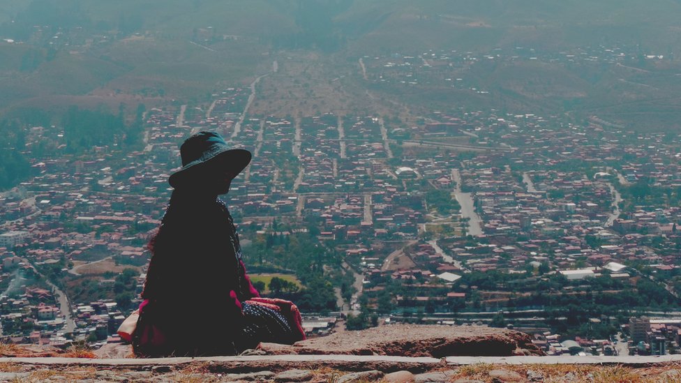 “Un descanso en lo alto. Cerro de San Pedro, que aloja al Cristo de la Concordia. En Cochabamba, Bolivia”. Por Katherine Olmos. “Un descanso en lo alto. Cerro de San Pedro, que aloja al Cristo de la Concordia. En Cochabamba, Bolivia”. Por Katherine Olmos.