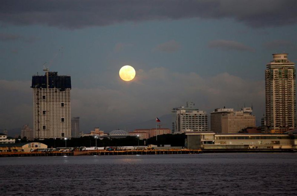 Los “lunáticos” colombianos podrán observarla desde las 6 de la tarde en diferentes ciudades. Los “lunáticos” colombianos podrán observarla desde las 6 de la tarde en diferentes ciudades.