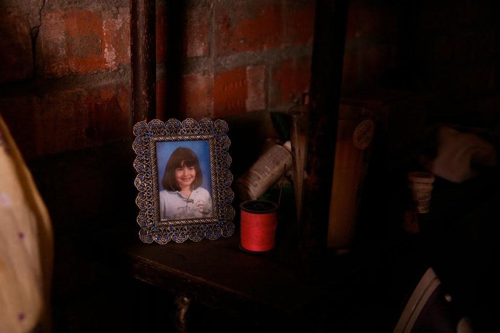 Anita Martínez tenía 9 años cuando desapareció en un centro comercial. Estudiaba cuarto año de primaria. Anita Martínez tenía 9 años cuando desapareció en un centro comercial. Estudiaba cuarto año de primaria.