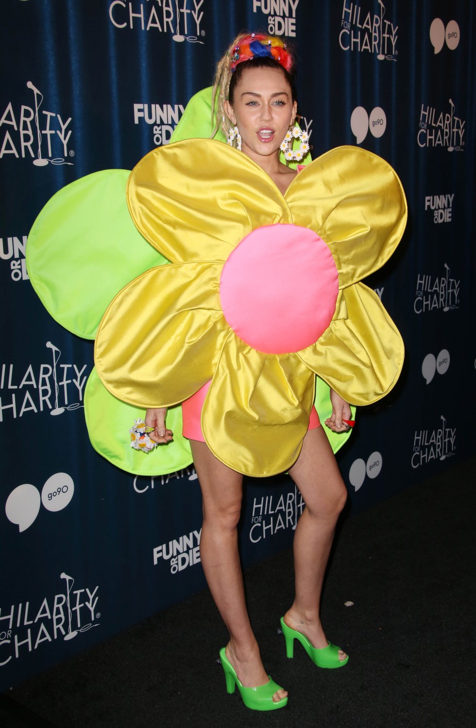 Inició su carrera como actriz en la serie de televisión estadounidense de Disney Channel, Hannah Montana. Inició su carrera como actriz en la serie de televisión estadounidense de Disney Channel, Hannah Montana.
