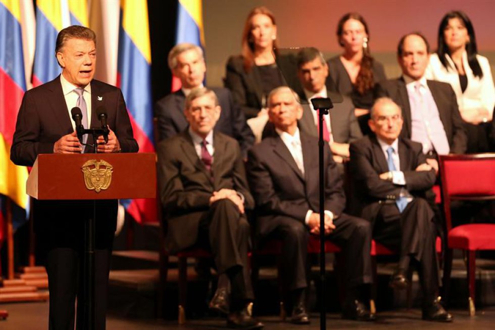 En una carta de dos páginas el presidente Juan Manuel Santos oficializa ante el Congreso el texto del acuerdo de paz firmado con las Farc, que incluyó las propuestas y ajustes que hicieron voceros del No, y advirtió sobre los riesgos de la demora en la implementación. En una carta de dos páginas el presidente Juan Manuel Santos oficializa ante el Congreso el texto del acuerdo de paz firmado con las Farc, que incluyó las propuestas y ajustes que hicieron voceros del No, y advirtió sobre los riesgos de la demora en la implementación.