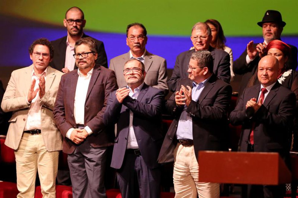 En el Teatro Colón se realizó el acto de firma del nuevo acuerdo el cual tuvo modificaciones después del triunfo del No en el plebiscito. En el Teatro Colón se realizó el acto de firma del nuevo acuerdo el cual tuvo modificaciones después del triunfo del No en el plebiscito.